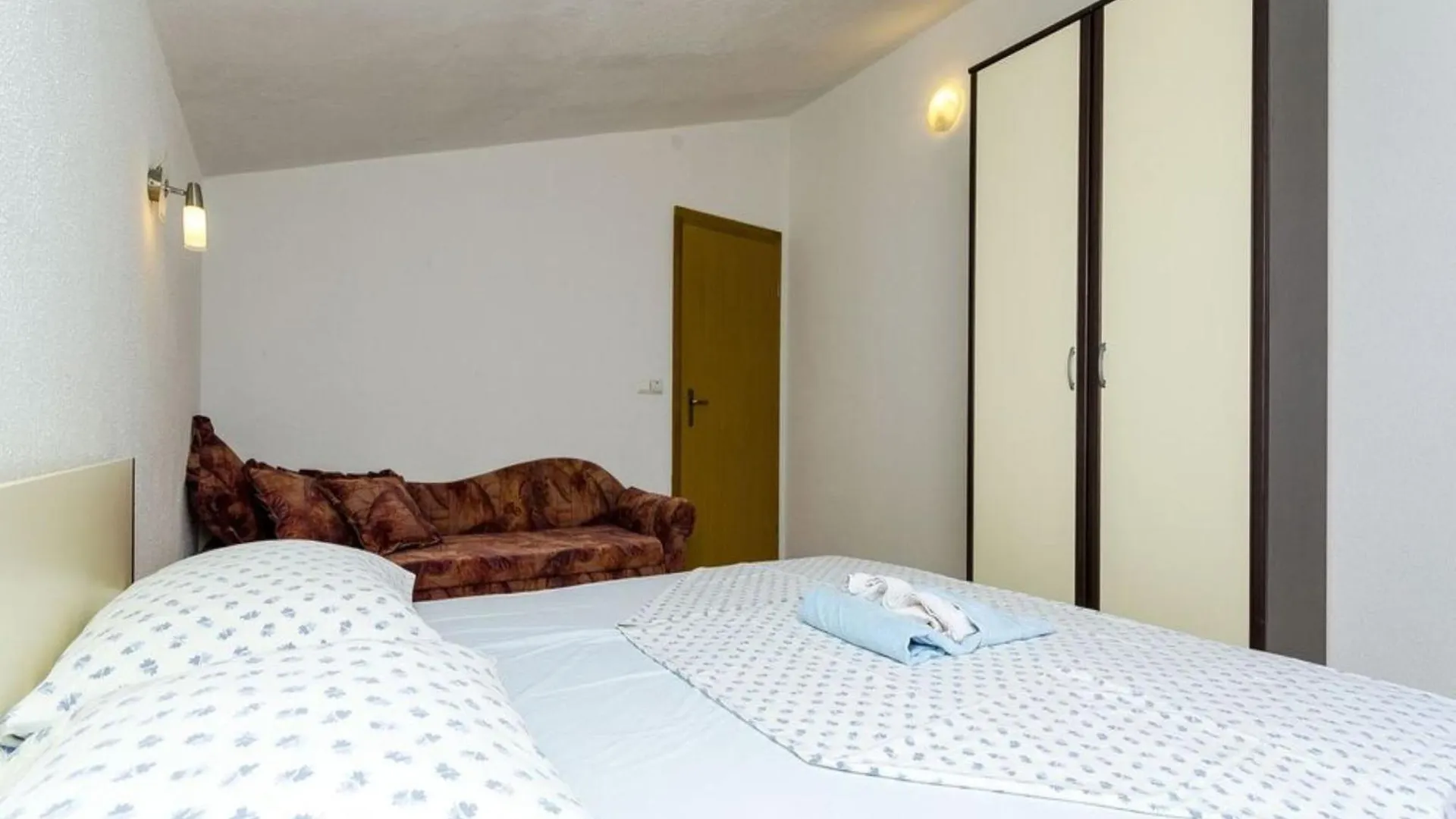 Apartments Tamaris 0*, Slatine