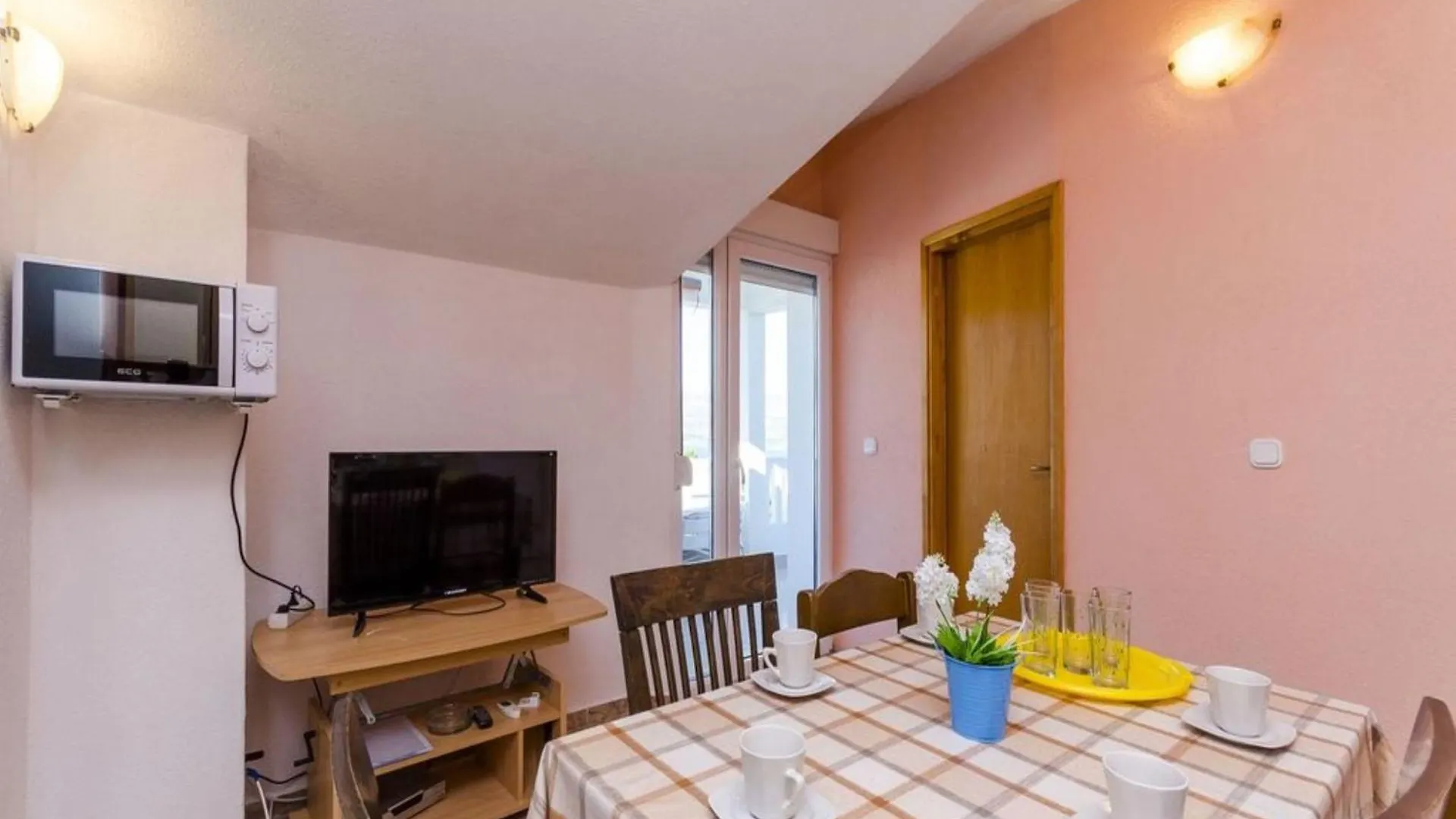 Apartments Tamaris 0*, Slatine