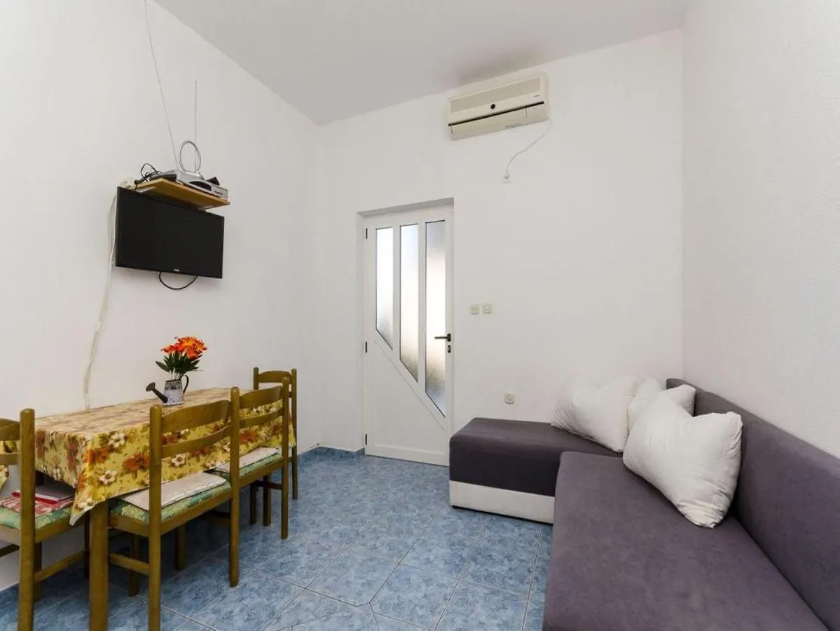 Apartments Tamaris Slatine 0*,