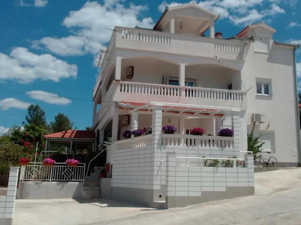 Apartments Tamaris Slatine