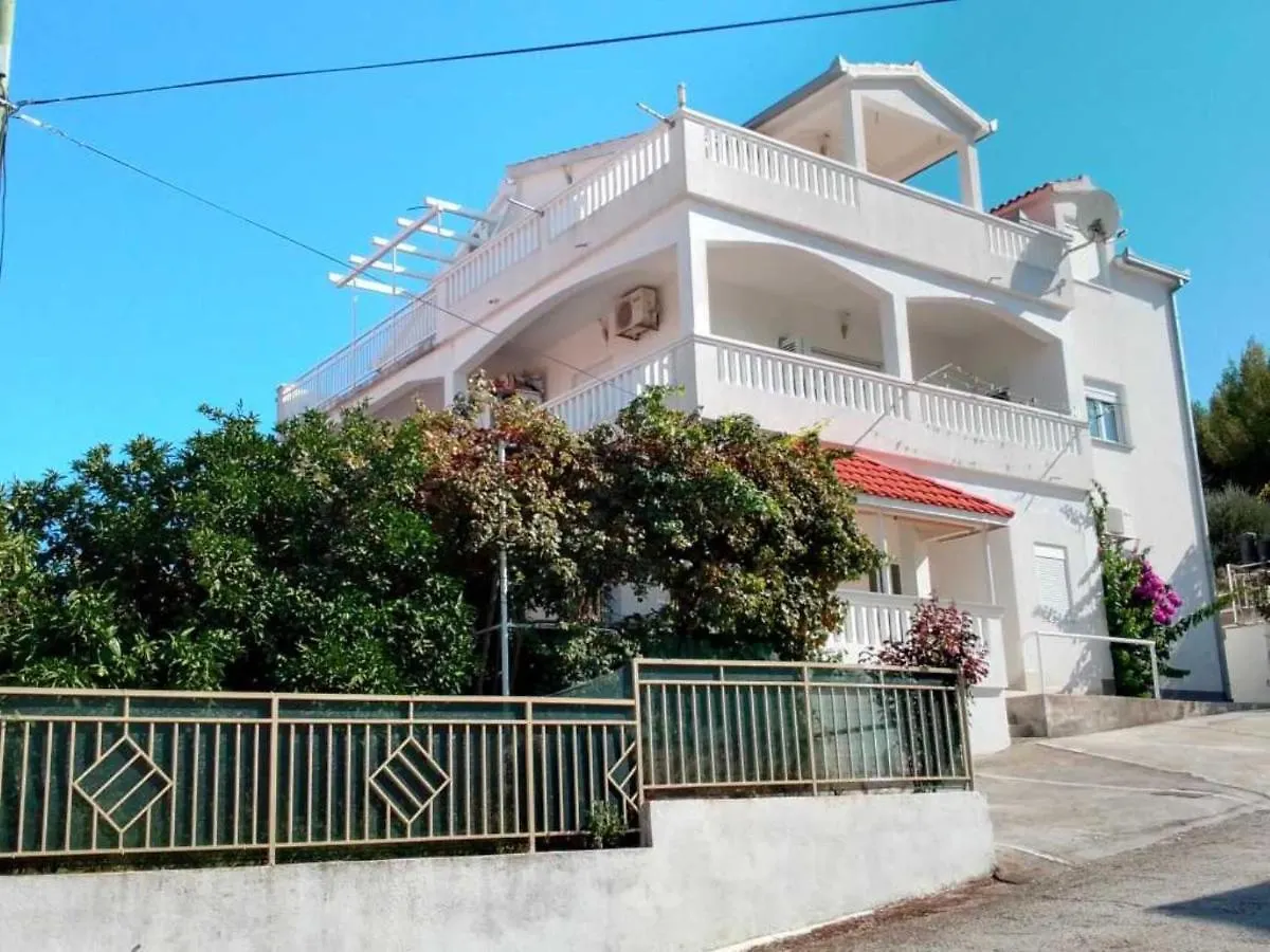 Apartments Tamaris Slatine