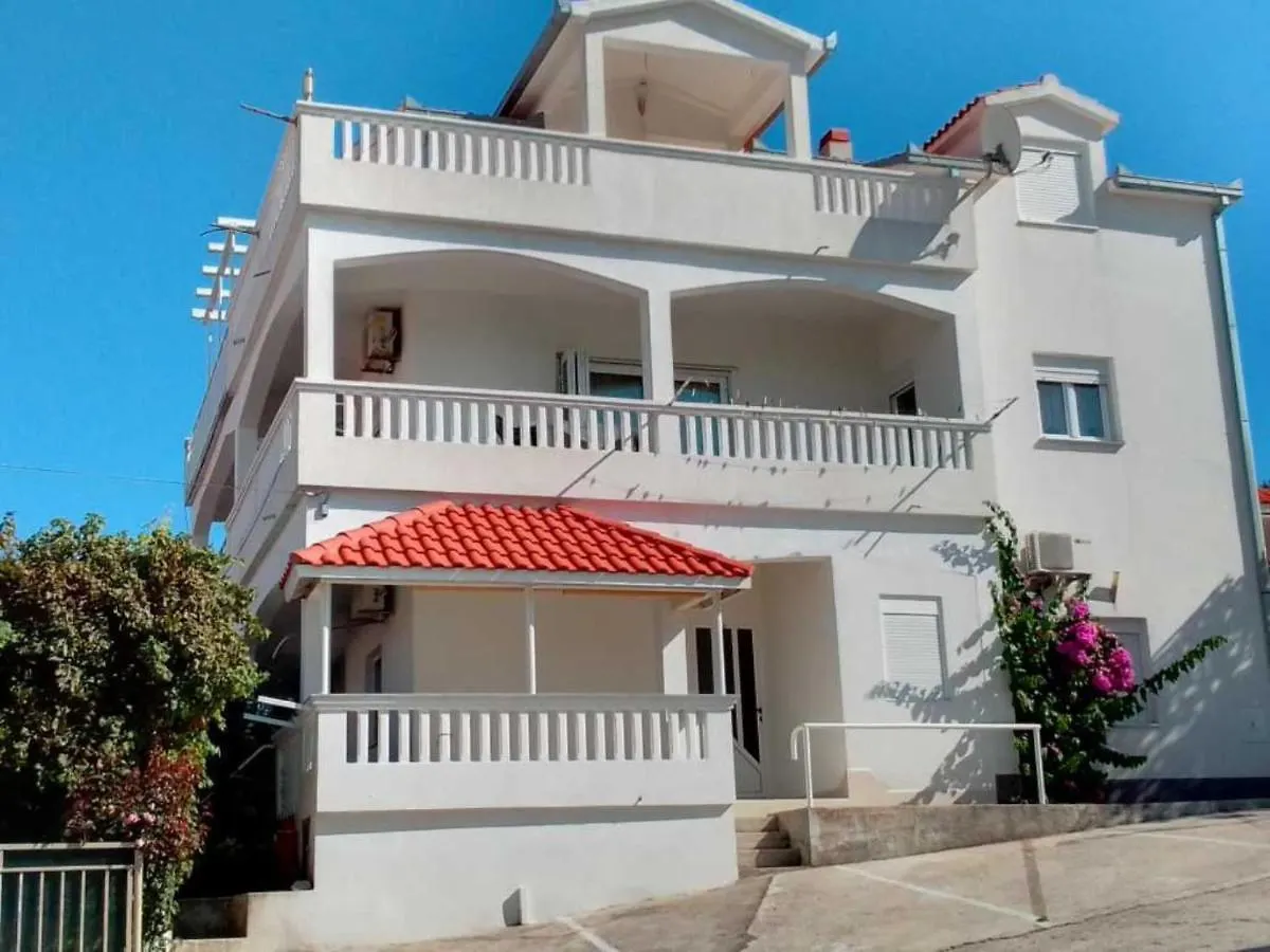 Apartments Tamaris 斯拉汀 克罗地亚